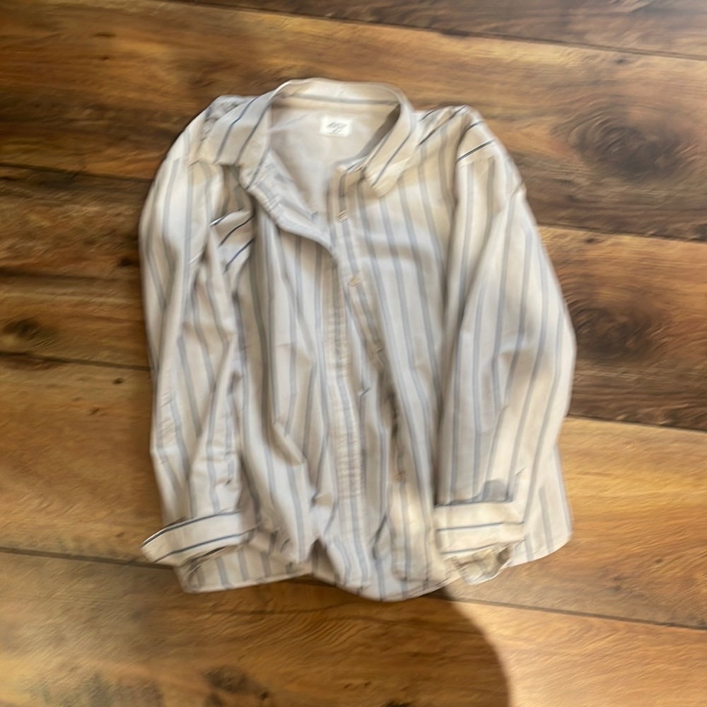 Aritzia button up shirt